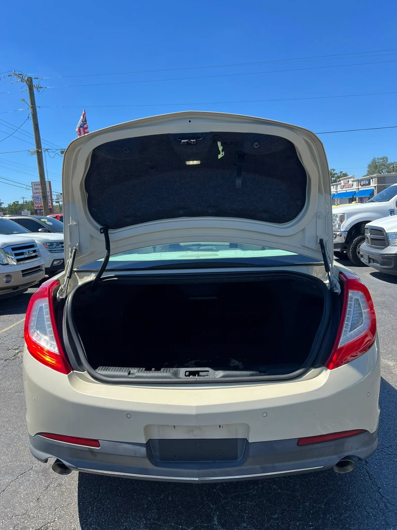 Used 2014 Lincoln MKS FWD image 20