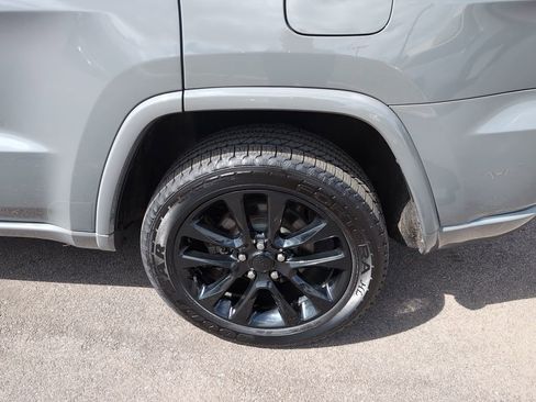 Used 2020 Jeep Grand Cherokee Altitude AWD/4WD image 11