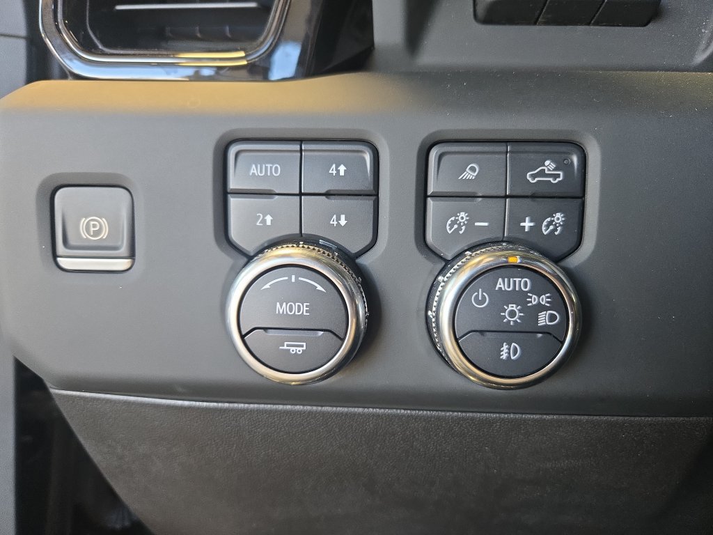 Used 2024 GMC Sierra 2500 AT4 w/ AT4 Premium Plus Package AWD/4WD image 27