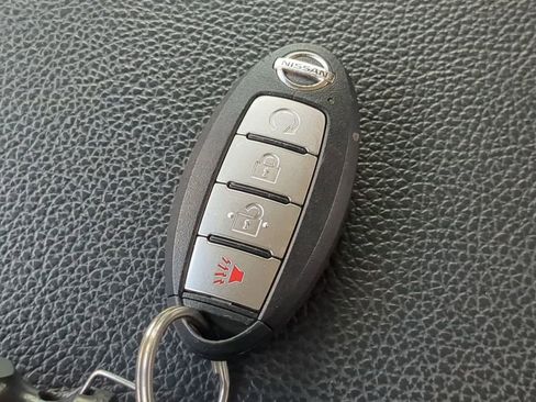 Used 2021 Nissan Titan SV w/ SV Convenience Package image 29