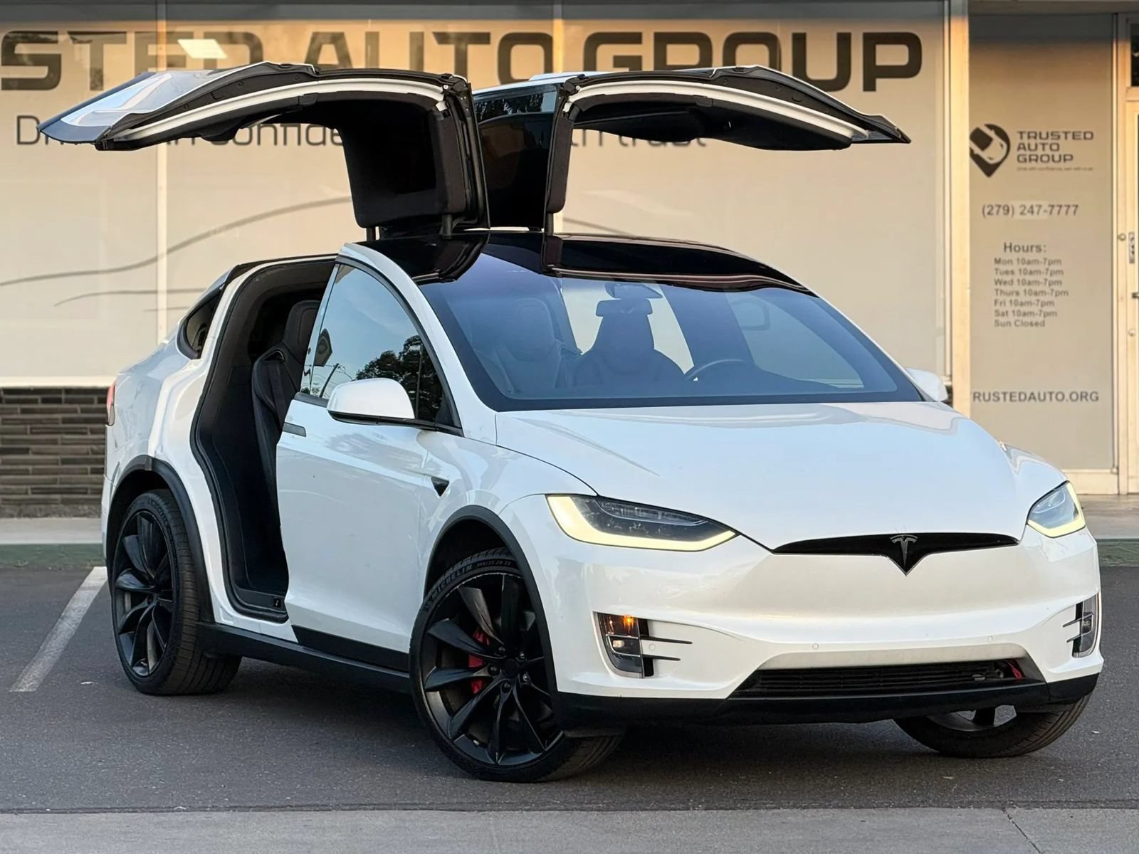 Used 2019 Tesla Model X 75D AWD/4WD image 2