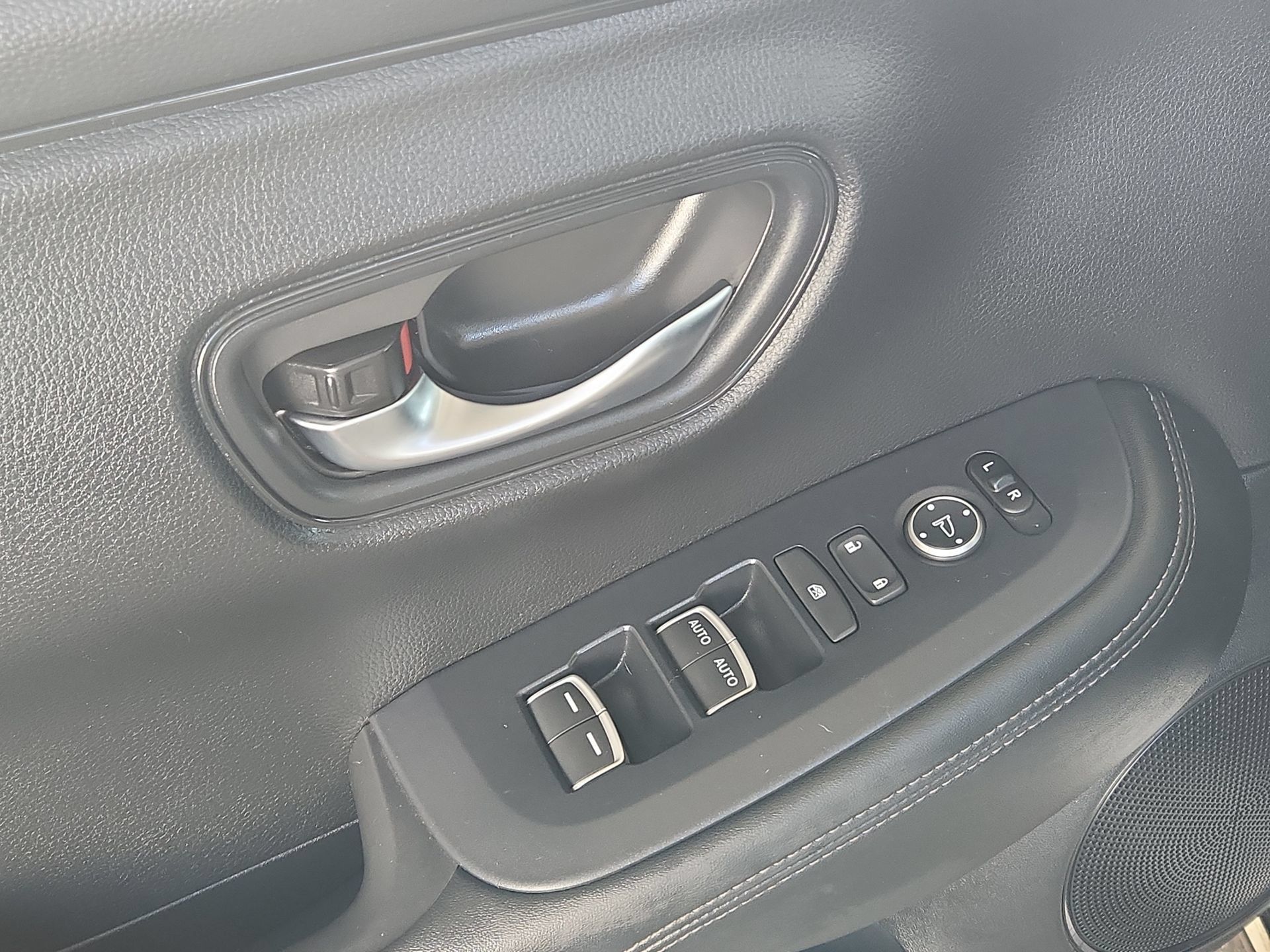 Used 2024 Honda HR-V EX-L image 15