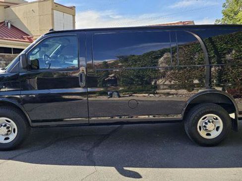 Used 2018 Chevrolet Express 2500 w/ Driver Convenience Package RWD image 8