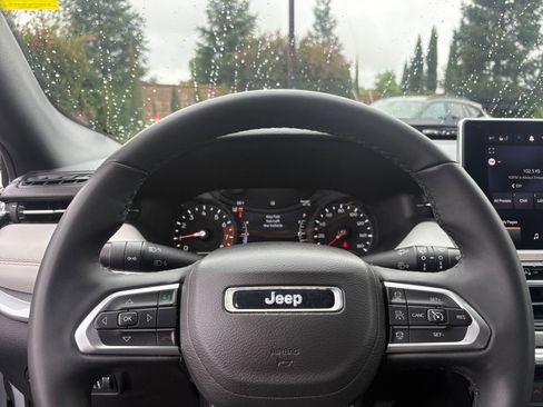 Used 2025 Jeep Compass Limited image 29