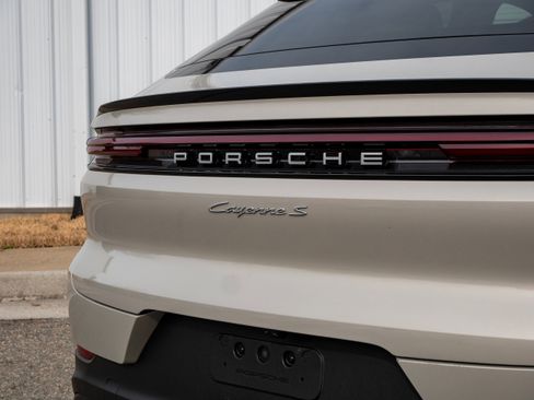 Certified 2024 Porsche Cayenne S w/ Premium Package Plus (PP1) image 16