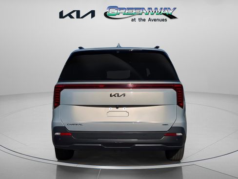 Certified 2025 Kia Carnival SX Prestige image 6