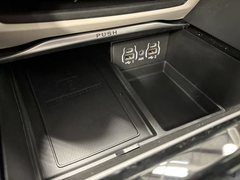 Used 2024 Chrysler Pacifica Limited w/ Trailer Tow Group image 24