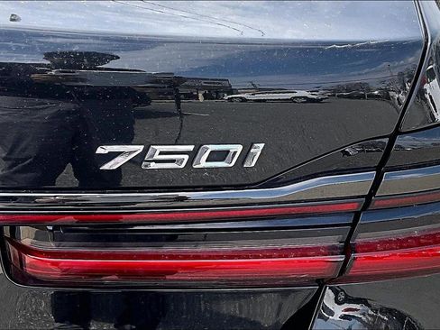 Used 2020 BMW 750i xDrive w/ M Sport Package AWD/4WD image 24