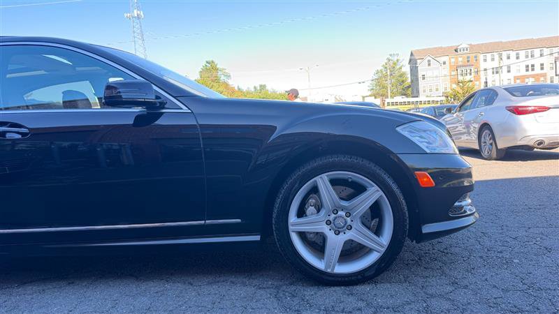 Used 2011 Mercedes-Benz S 550 4MATIC w/ Sport & Premium Pkgs image 5