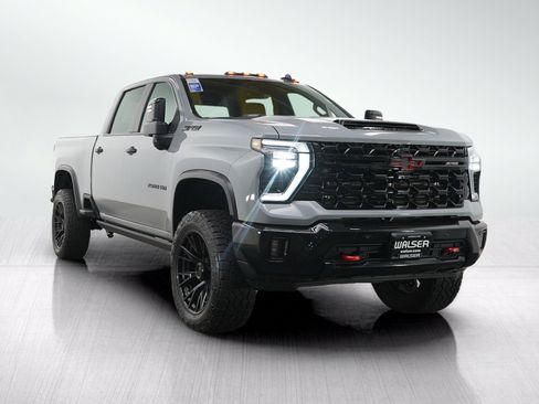 Used 2025 Chevrolet Silverado 2500 ZR2 w/ Technology Package AWD/4WD image 9