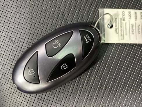 Used 2025 Hyundai Tucson Limited AWD/4WD image 32