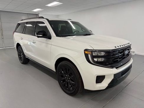 New 2025 Ford Expedition Platinum w/ Stealth Appearance Package image 3