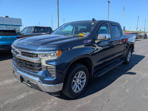 Used 2023 Chevrolet Silverado 1500 LT w/ Z71 Off-Road Package AWD/4WD image 5