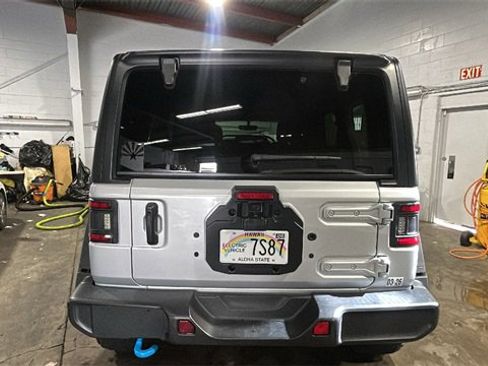 Used 2023 Jeep Wrangler Unlimited Rubicon 4xe image 4