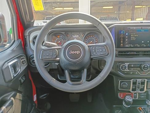 Used 2025 Jeep Wrangler Unlimited Sport AWD/4WD image 13
