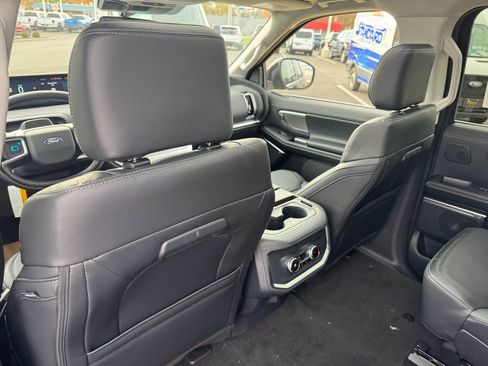 New 2025 Ford Expedition Max Platinum w/ Driver's Package image 24