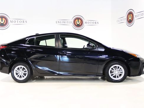 Used 2021 Toyota Prius LE FWD image 32