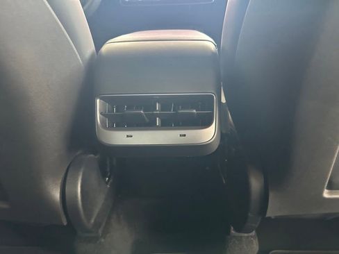 Used 2024 Tesla Model Y 2WD image 26