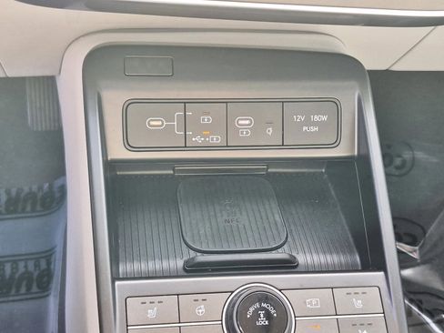 Used 2024 Hyundai Kona Limited AWD/4WD image 26