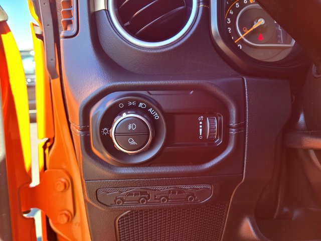 Used 2025 Jeep Gladiator Sport AWD/4WD image 16