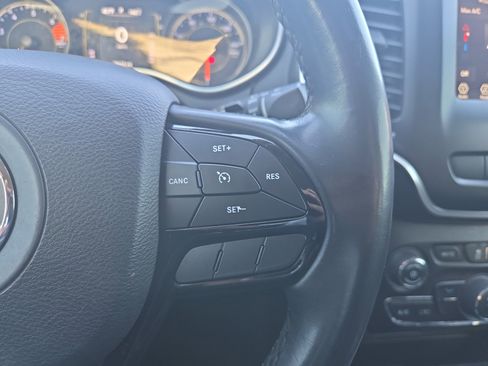 Used 2020 Jeep Cherokee Latitude Plus image 12