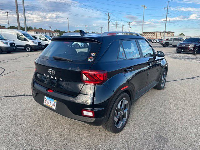 Used 2022 Hyundai Venue SEL FWD image 5