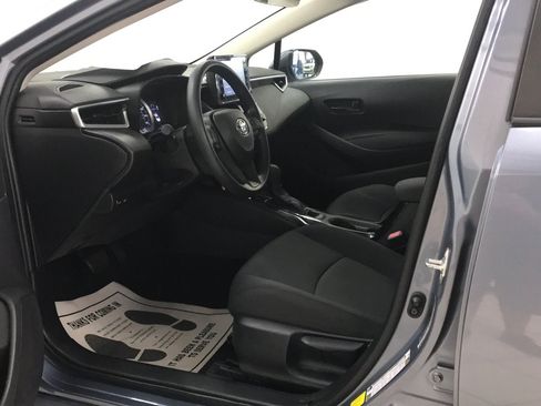 Used 2022 Toyota Corolla LE FWD image 9