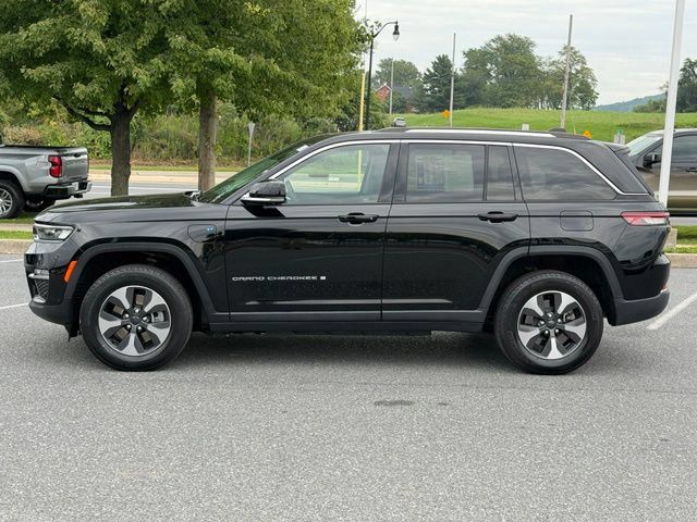 Used 2022 Jeep Grand Cherokee Limited 4xe w/ Luxury Tech Group II AWD/4WD image 11