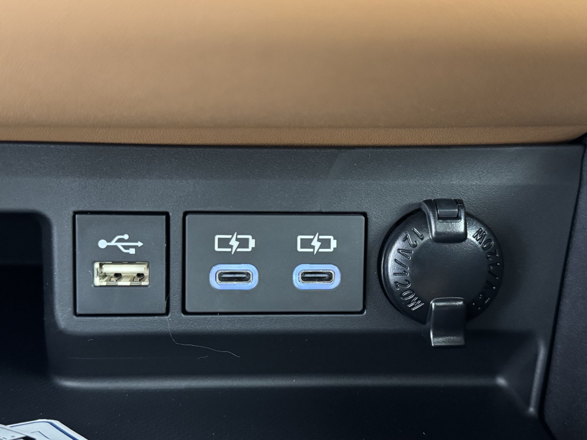 New 2026 Toyota Highlander Platinum AWD/4WD image 3