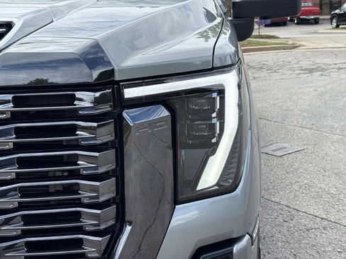Certified 2024 GMC Sierra 2500 Denali Ultimate AWD/4WD image 12