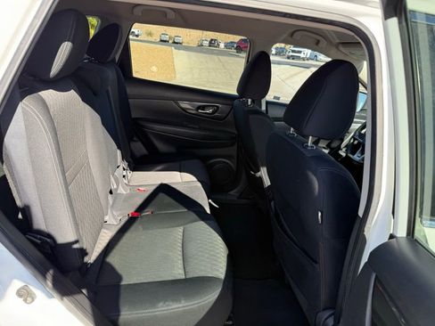 Used 2017 Nissan Rogue SV image 15