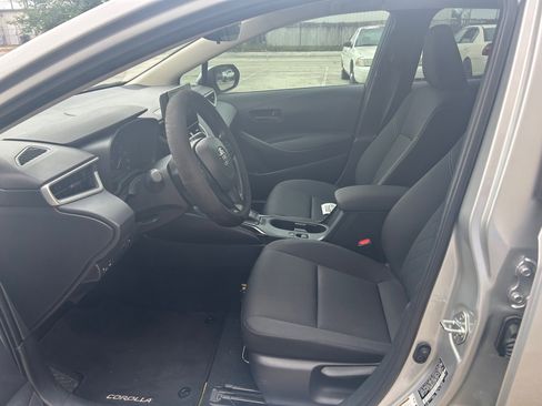 Used 2025 Toyota Corolla LE FWD image 6