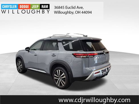 Used 2025 Nissan Pathfinder Platinum AWD/4WD image 6