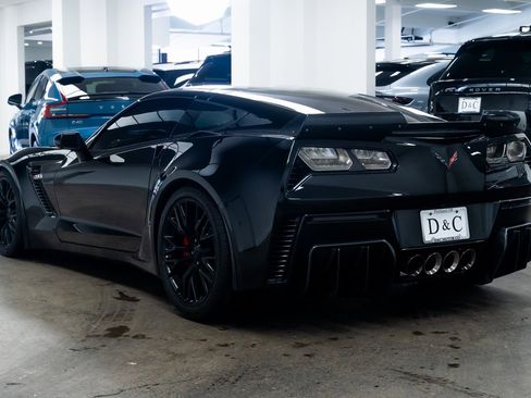 Used 2015 Chevrolet Corvette Z06 w/ 2LZ Preferred Equipment Group image 4