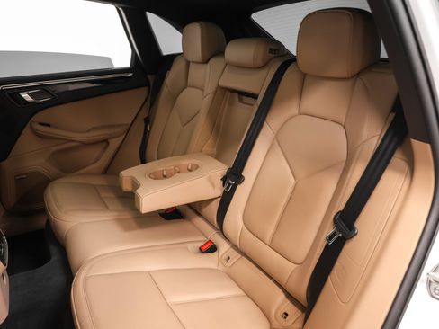 Certified 2024 Porsche Macan S AWD/4WD image 36
