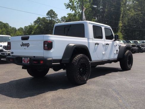 Used 2025 Jeep Gladiator Rubicon w/ Technology Group AWD/4WD image 3