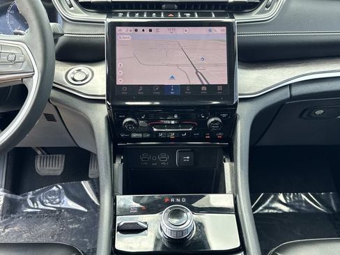 Used 2023 Jeep Grand Cherokee Limited AWD/4WD image 28