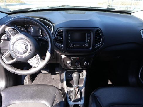 Used 2018 Jeep Compass Latitude FWD image 13