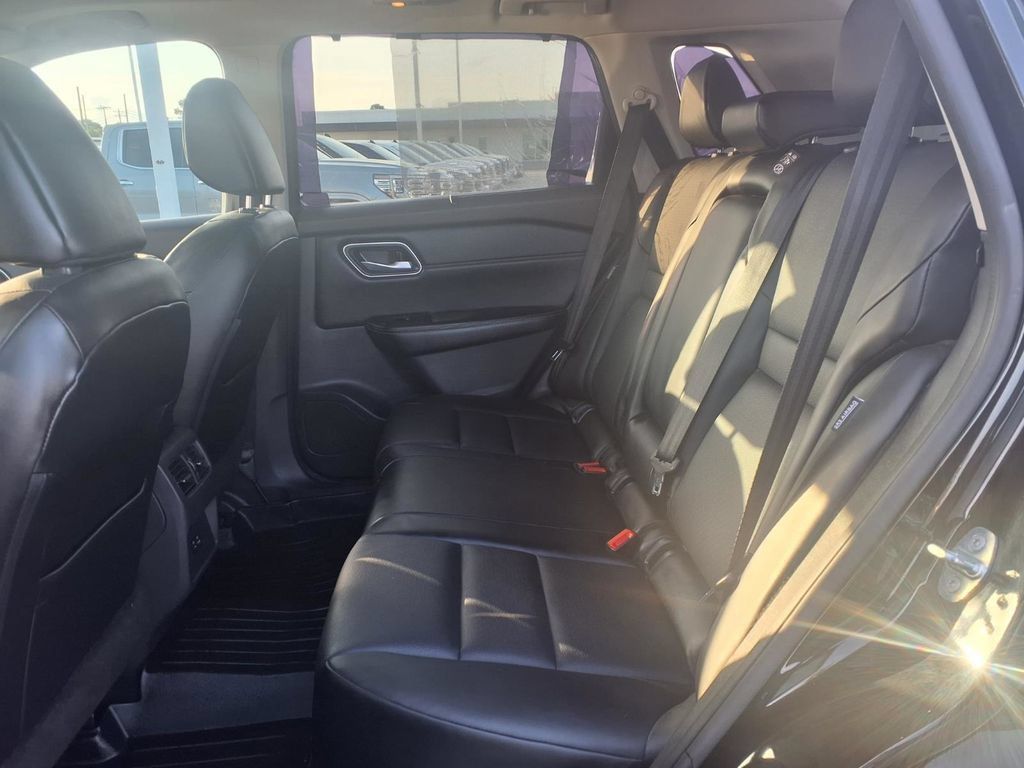 Used 2021 Nissan Rogue SV w/ Premium Package FWD image 17