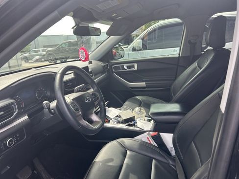 Used 2023 Ford Explorer XLT w/ Equipment Group 202A AWD/4WD image 5