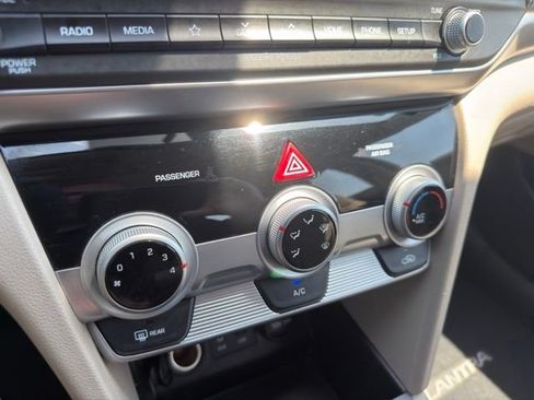 Used 2019 Hyundai Elantra SEL FWD image 19