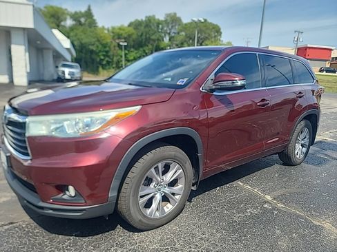Used 2016 Toyota Highlander Plus AWD/4WD image 2