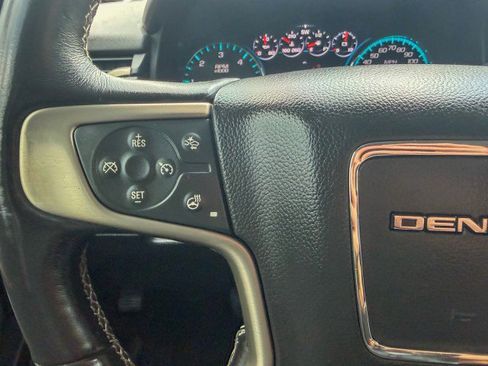 Used 2018 GMC Yukon XL Denali RWD image 11