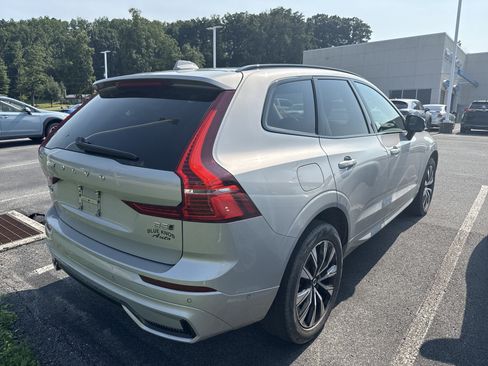 Used 2024 Volvo XC60 B5 Plus AWD/4WD image 3