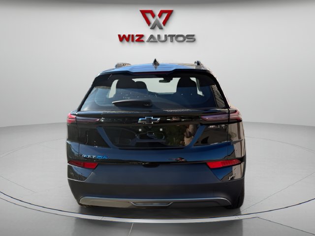 Used 2022 Chevrolet Bolt EUV LT w/ Comfort Package FWD image 4