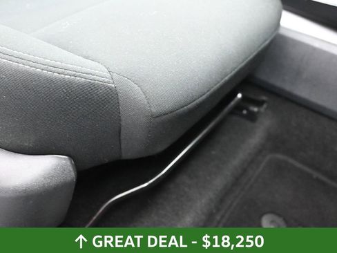 Used 2024 Nissan Rogue S image 26