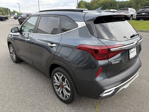 Used 2021 Kia Seltos SX w/ SX Sunroof Package AWD/4WD image 3