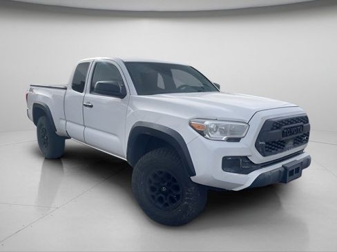Used 2020 Toyota Tacoma TRD Sport image 5