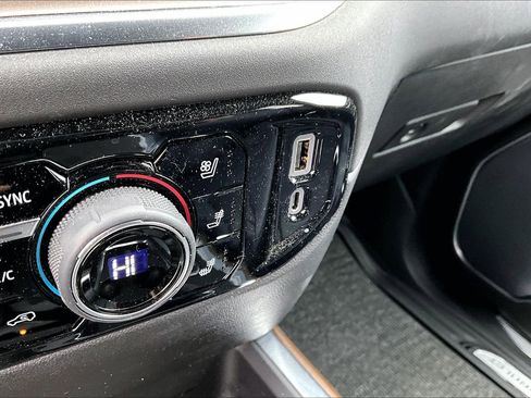 Used 2022 Chevrolet Silverado 1500 High Country image 29