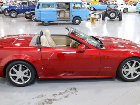 Used 2008 Cadillac XLR RWD image 34